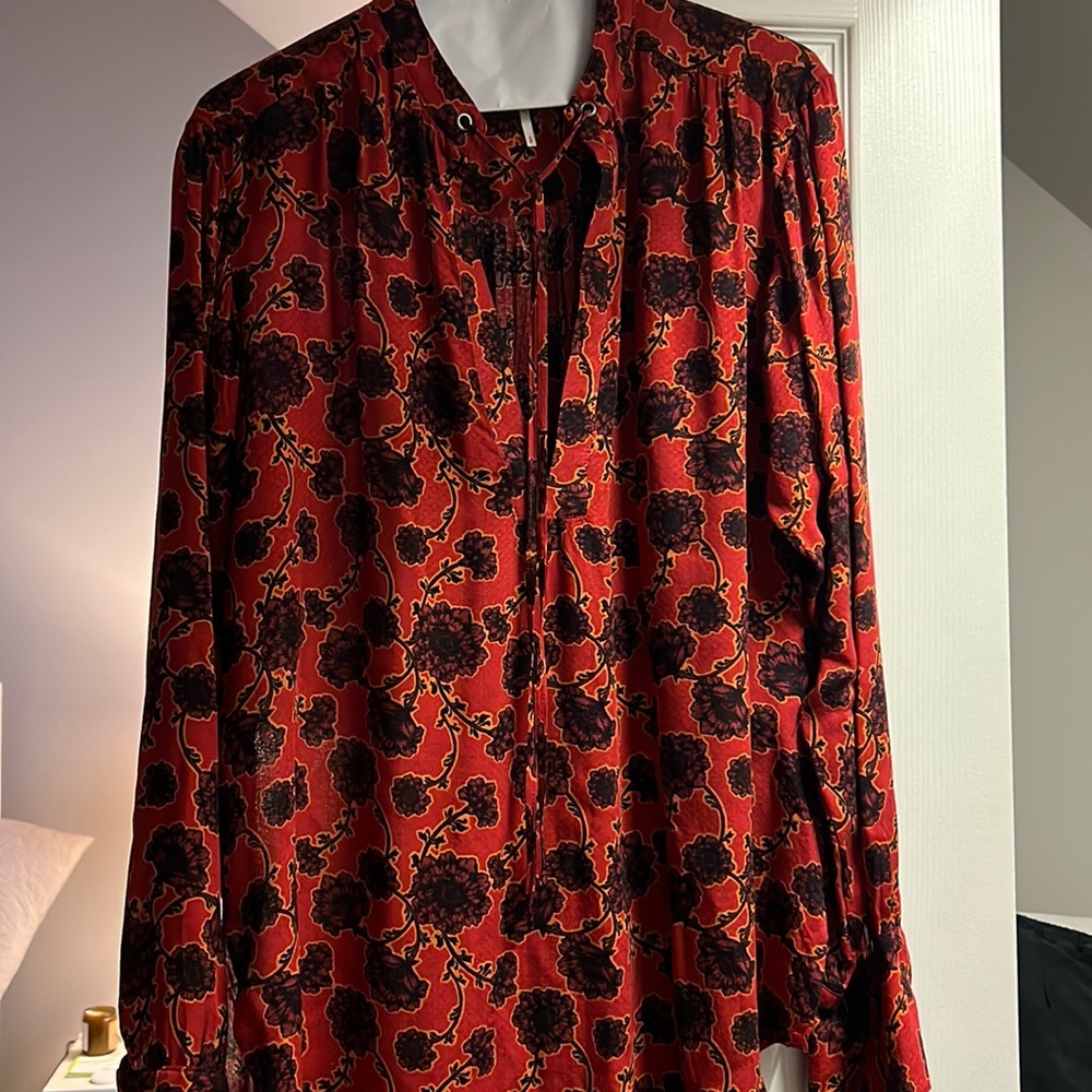 Beautiful flowing Free People top